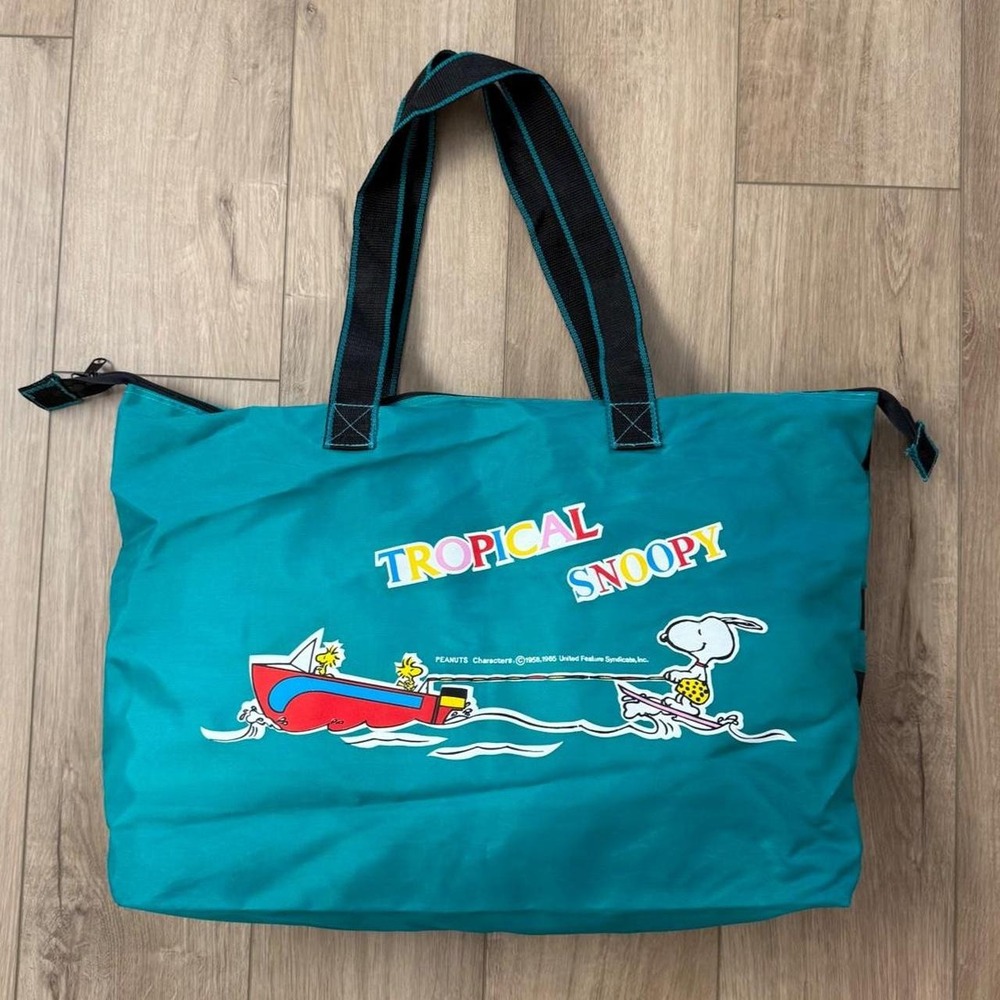 Snoopy beach bag with horizontal black and teal stripes